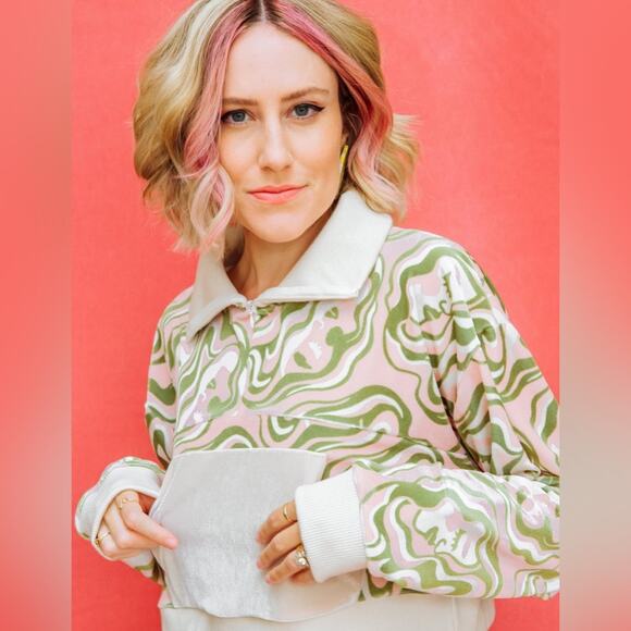 Dazey La Reflect Woman Figure Velour Half Zip Cropped Track Top L - Picture 2 of 11